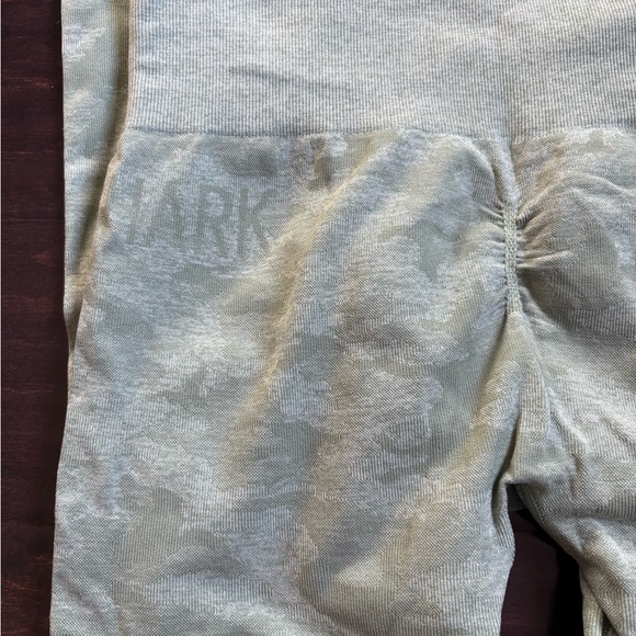 Gymshark Camo Seamless Leggings size S - Picture 3 of 5